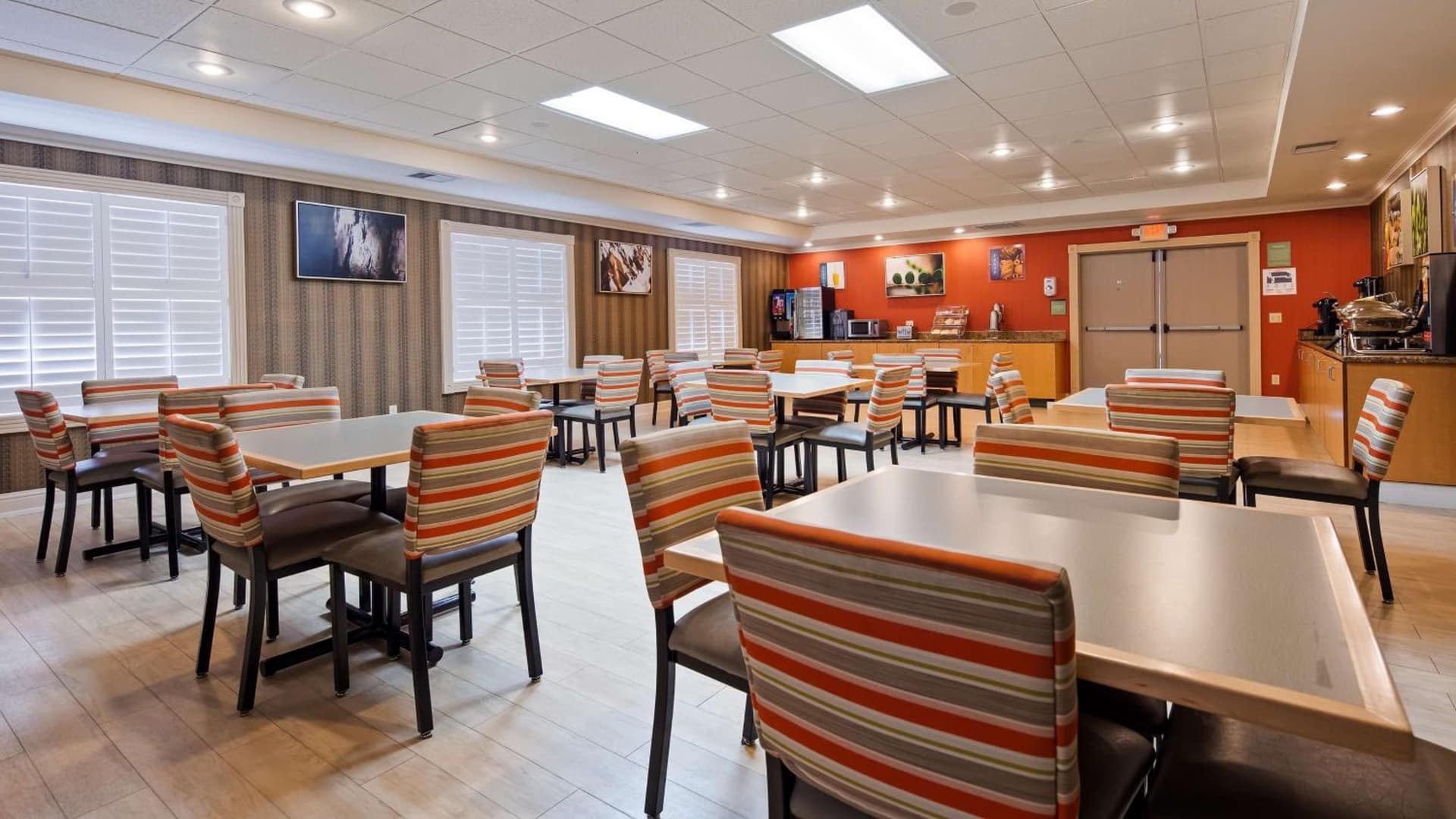 Best Western Plus Rama Inn & Suites property views in Oakdale, CA — gallery photo 3