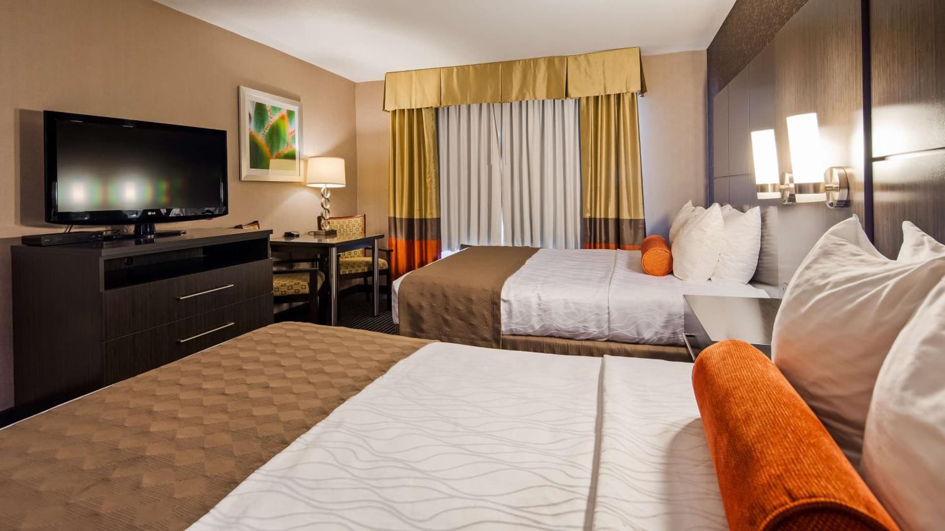 Best Western Plus Rama Inn & Suites property views in Oakdale, CA — gallery photo 3