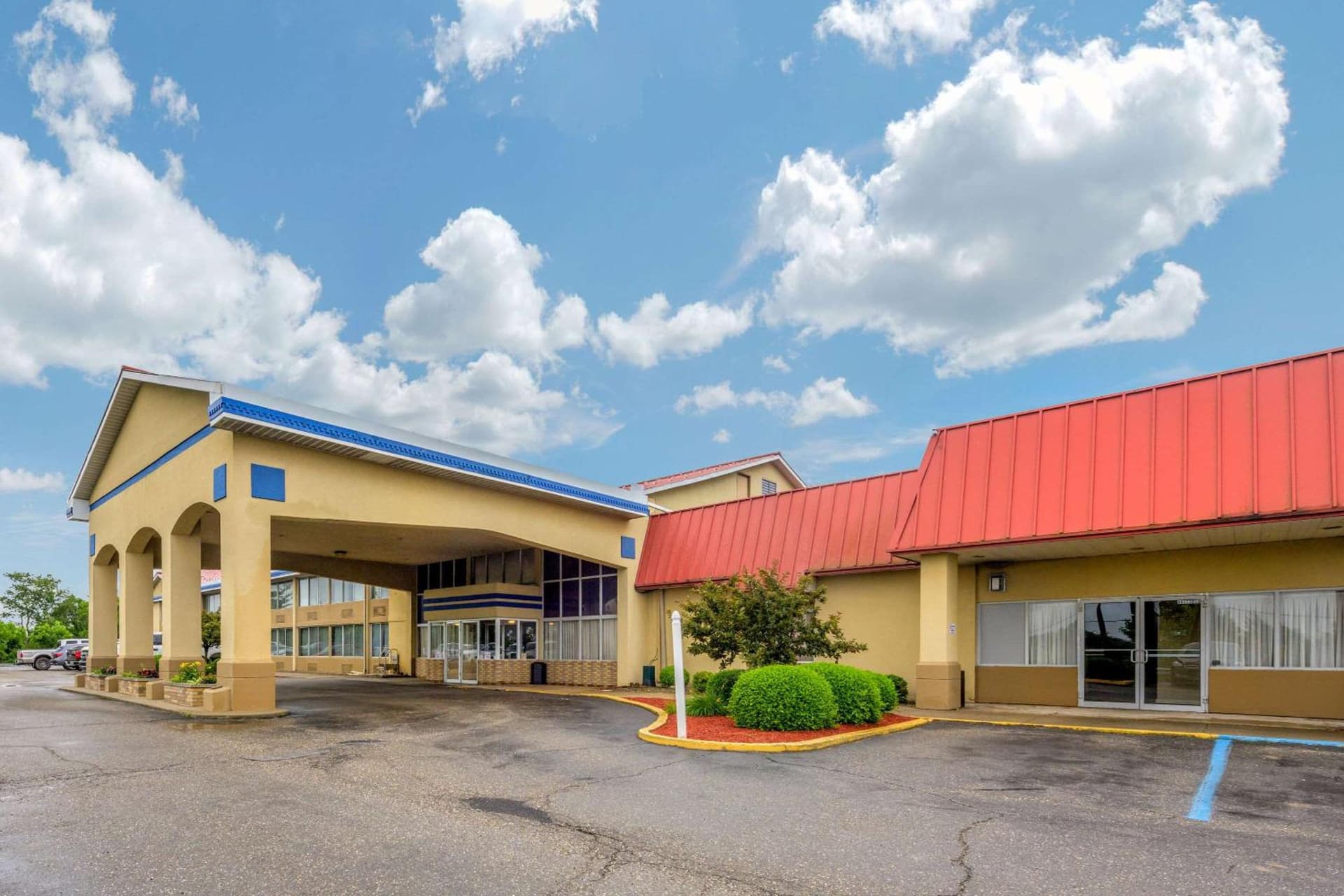 Econo Lodge Inn & Suites Triadelphia - Wheeling featured exterior or lobby in Triadelphia, WV — similar hotel
