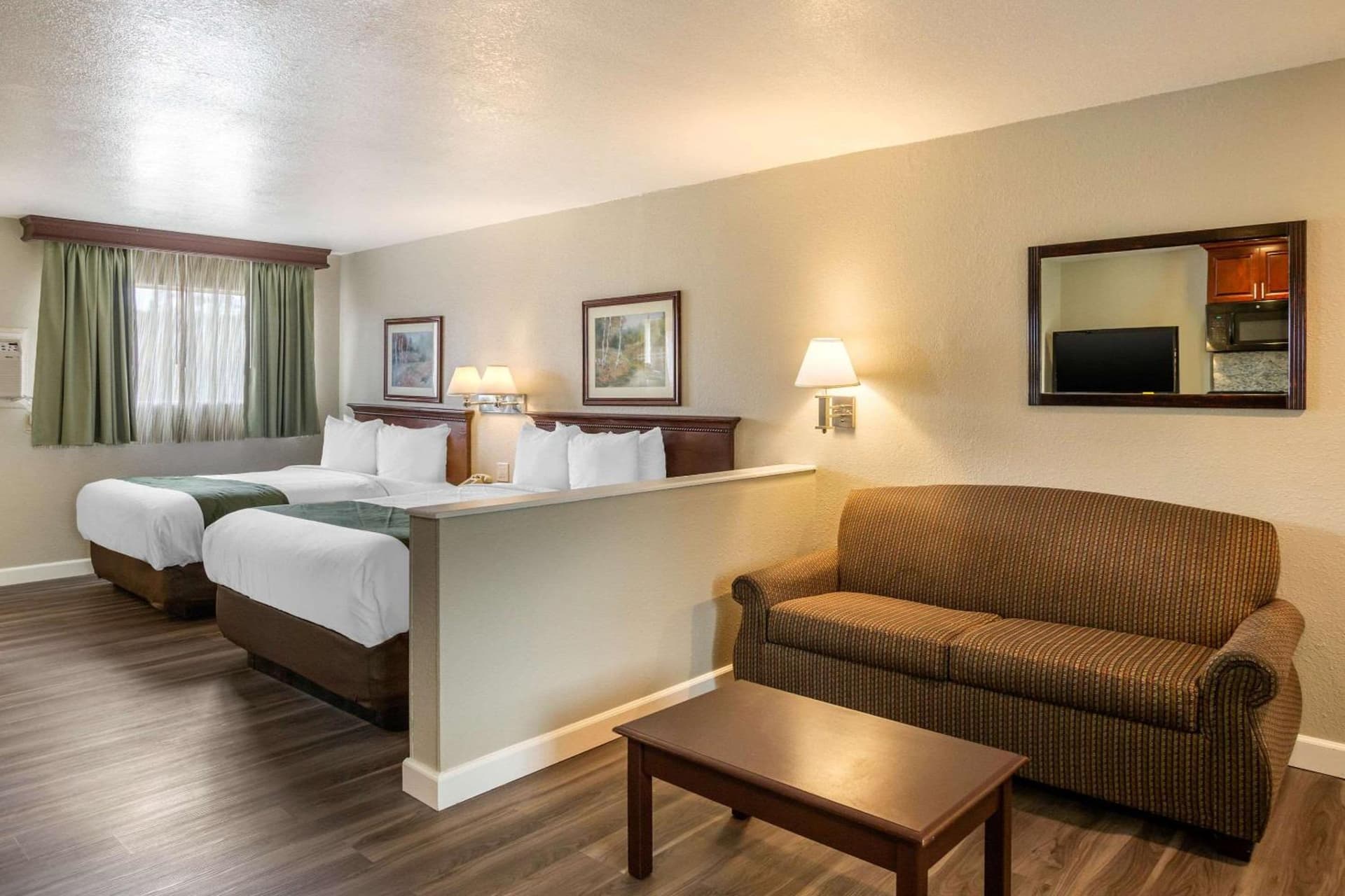 Quality Inn & Suites El Cajon San Diego East gallery photo in El Cajon, CA — image 34