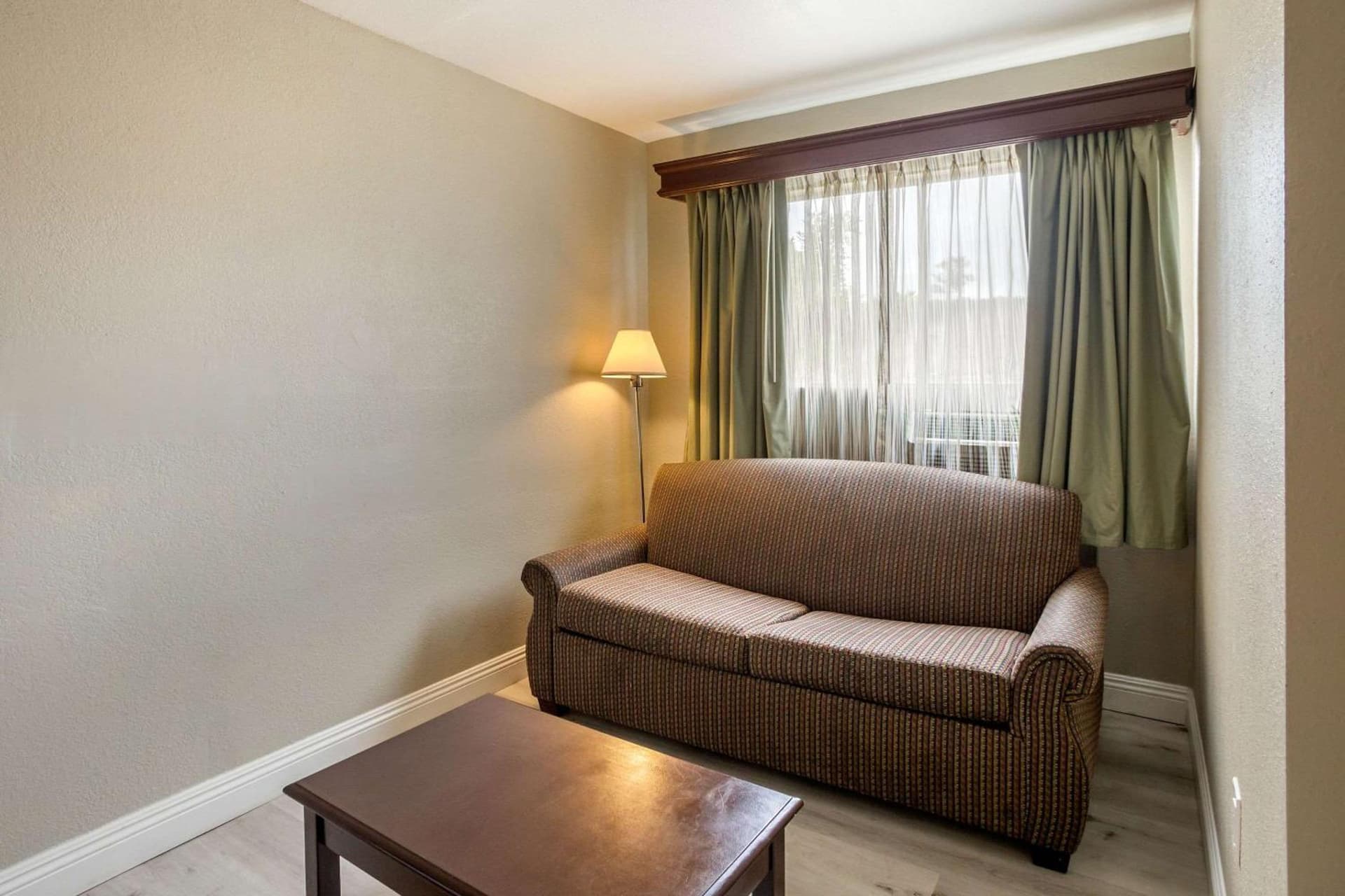 Quality Inn & Suites El Cajon San Diego East gallery photo in El Cajon, CA — image 25