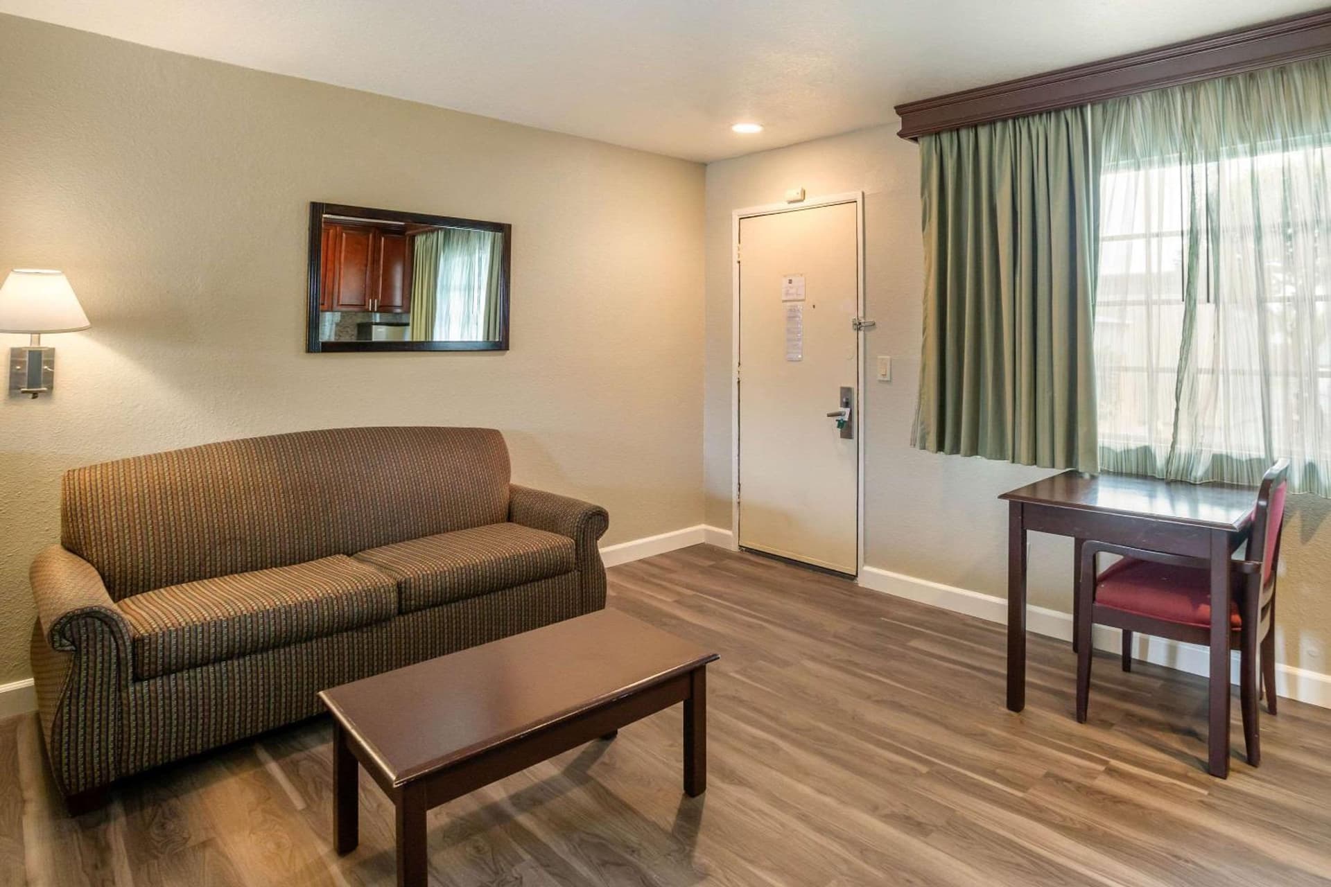 Quality Inn & Suites El Cajon San Diego East gallery photo in El Cajon, CA — image 18