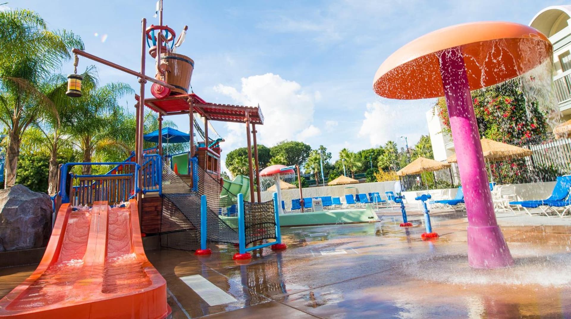 Howard Johnson by Wyndham Anaheim Hotel and Water Playground gallery photo in Anaheim, CA — image 131