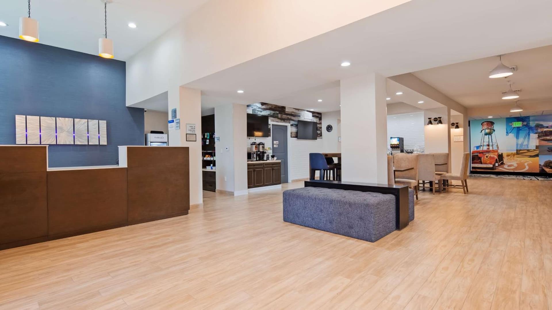 Best Western Plus New Barstow Inn & Suites interior in Barstow, CA — gallery photo 2