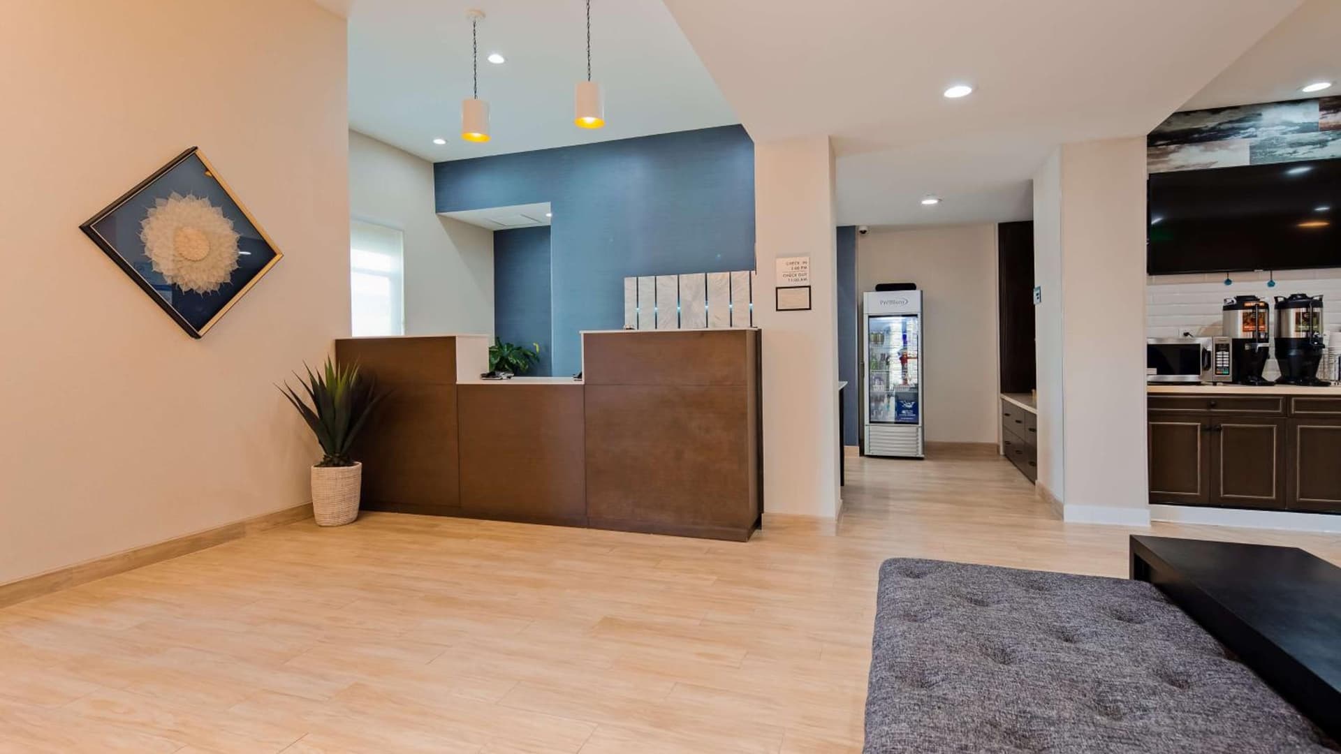 Best Western Plus New Barstow Inn & Suites property views in Barstow, CA — gallery photo 3