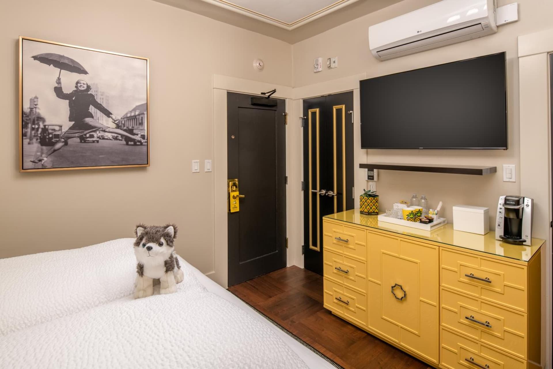 Staypineapple, An Elegant Hotel, Union Square property views in San Francisco, CA — gallery photo 3