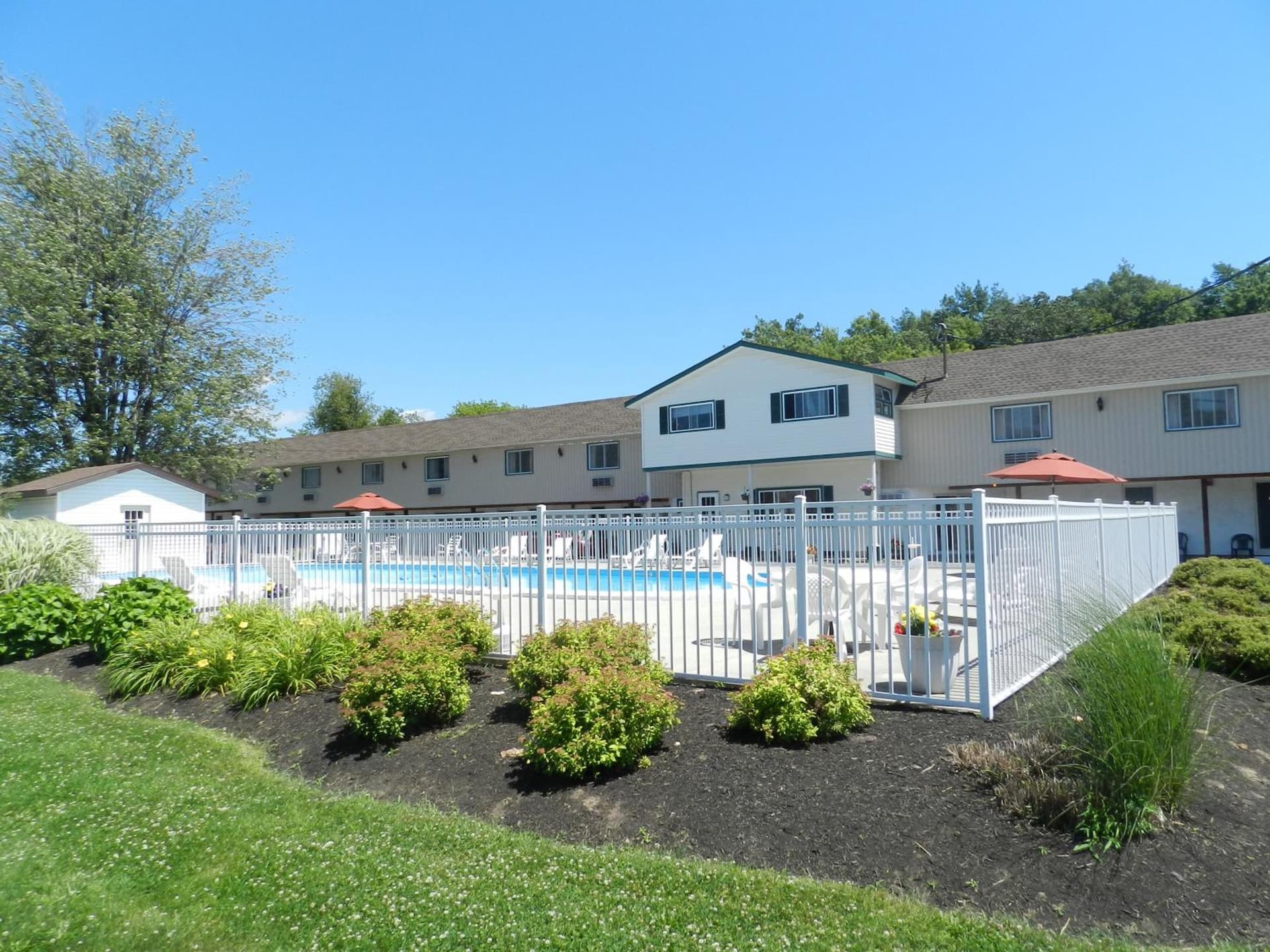 C-Way Resort interior in Clayton — gallery photo 2