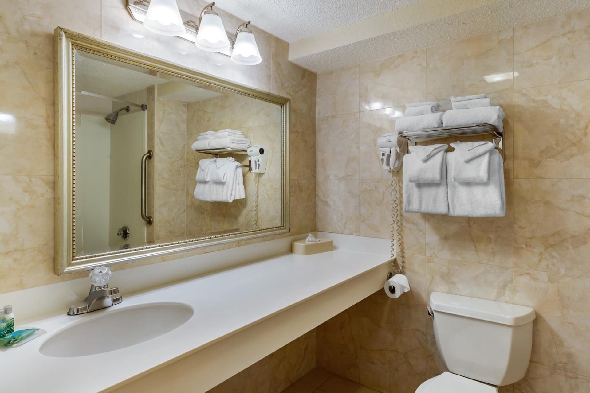 Atlantic Beach Hotel Newport gallery photo in Middletown, RI — image 44