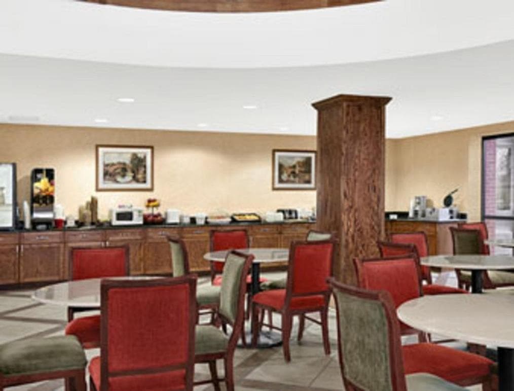 Baymont by Wyndham Elkhart gallery photo in Elkhart, IN — image 31