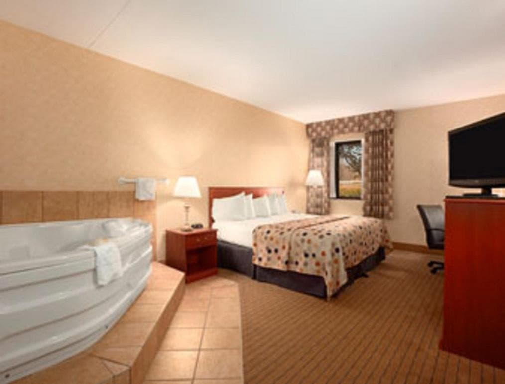 Baymont by Wyndham Elkhart gallery photo in Elkhart, IN — image 45