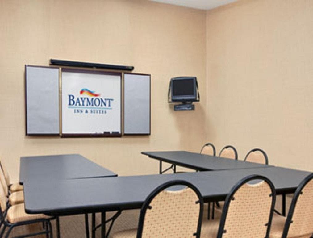 Baymont by Wyndham Elkhart gallery photo in Elkhart, IN — image 37