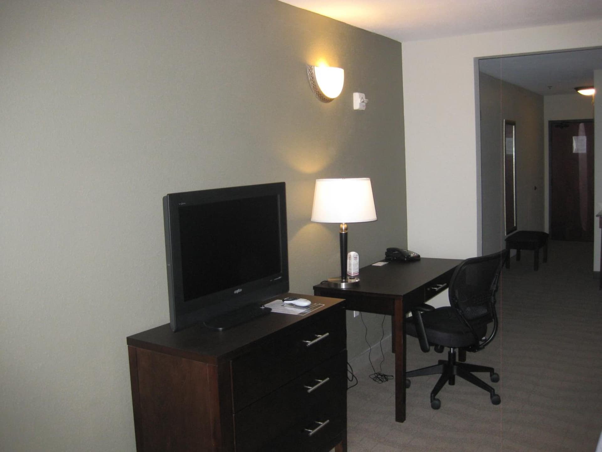 Country Inn & Suites by Radisson, Dearborn, MI gallery photo in Dearborn, MI — image 17