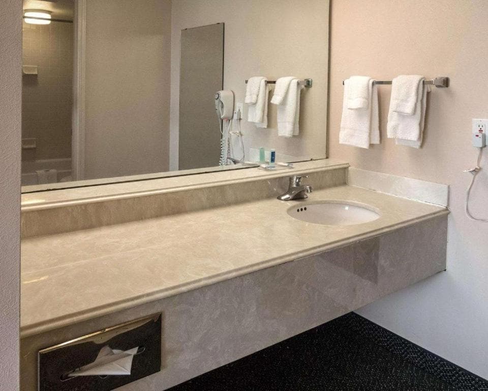 Economy Inn & Suites gallery photo in Shreveport, LA — image 7