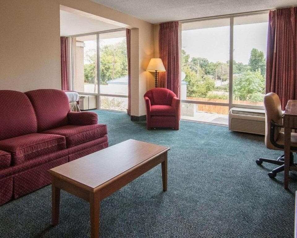 Economy Inn & Suites gallery photo in Shreveport, LA — image 8