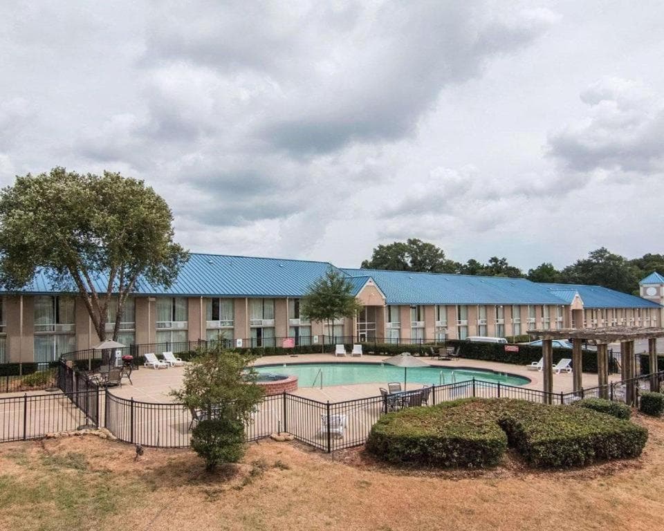 Economy Inn & Suites gallery photo in Shreveport, LA — image 51