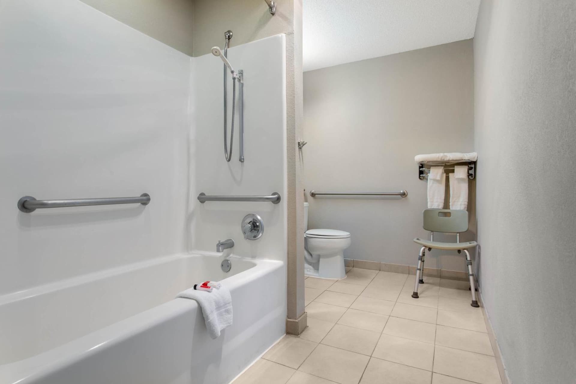 Microtel Inn & Suites by Wyndham Philadelphia Airport gallery photo in Philadelphia, PA — image 17