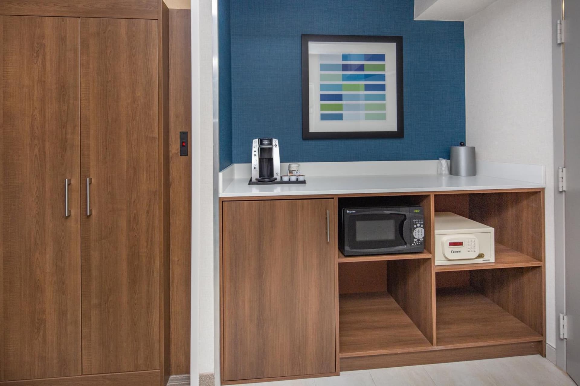 Holiday Inn Express San Diego Airport-Old Town by IHG interior in San Diego, CA — gallery photo 2