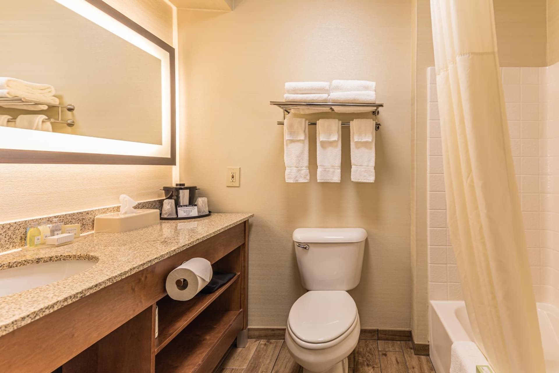 Coshocton Village Inn & Suites gallery photo in Coshocton, OH — image 31