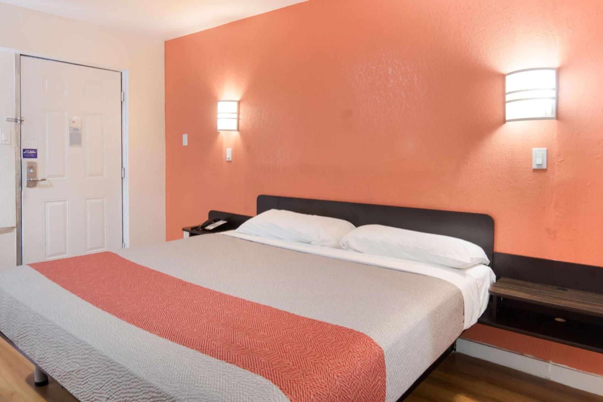 Motel 6-Fort Worth, TX - Seminary gallery photo in Fort Worth, TX — image 21