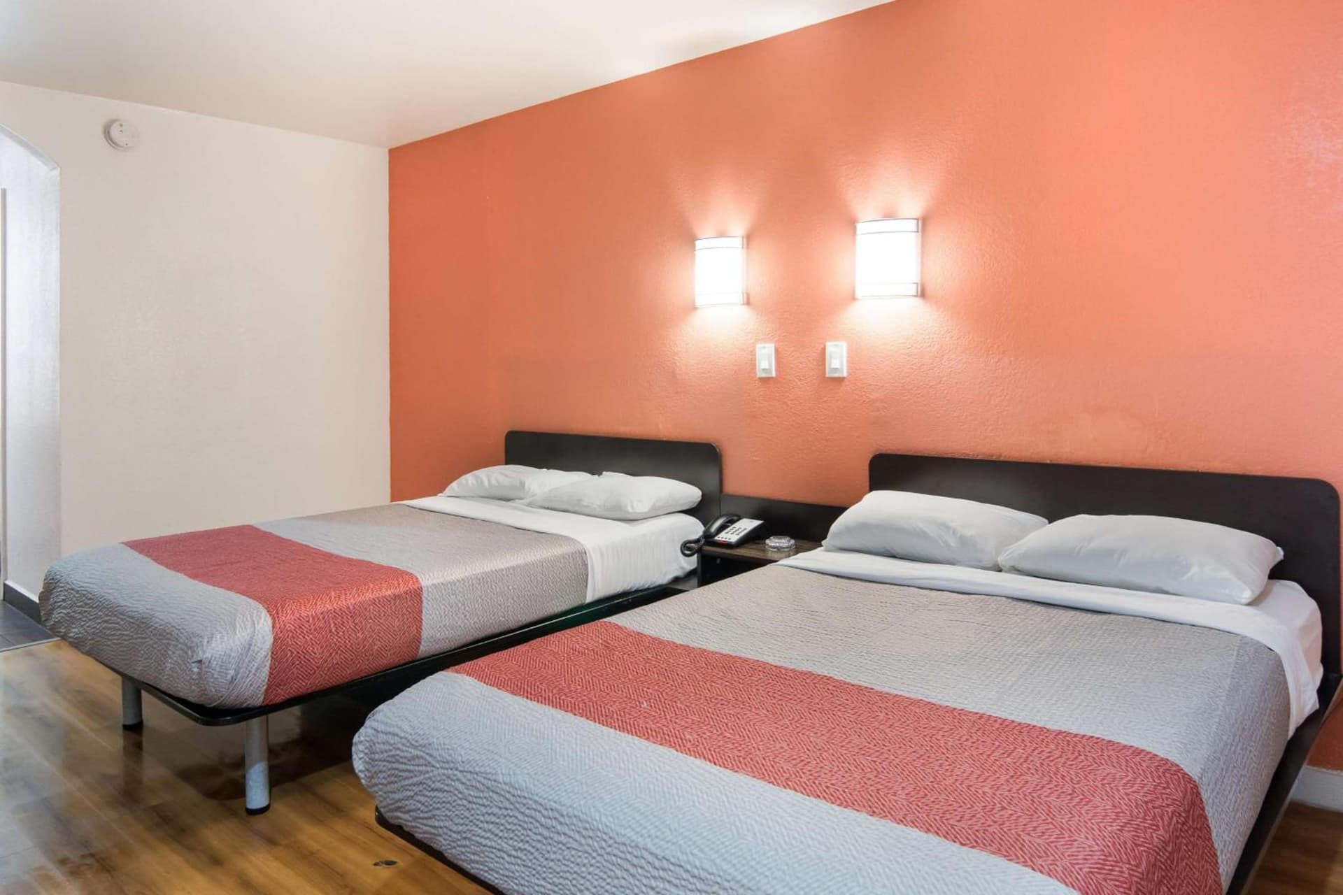 Motel 6-Fort Worth, TX - Seminary gallery photo in Fort Worth, TX — image 25