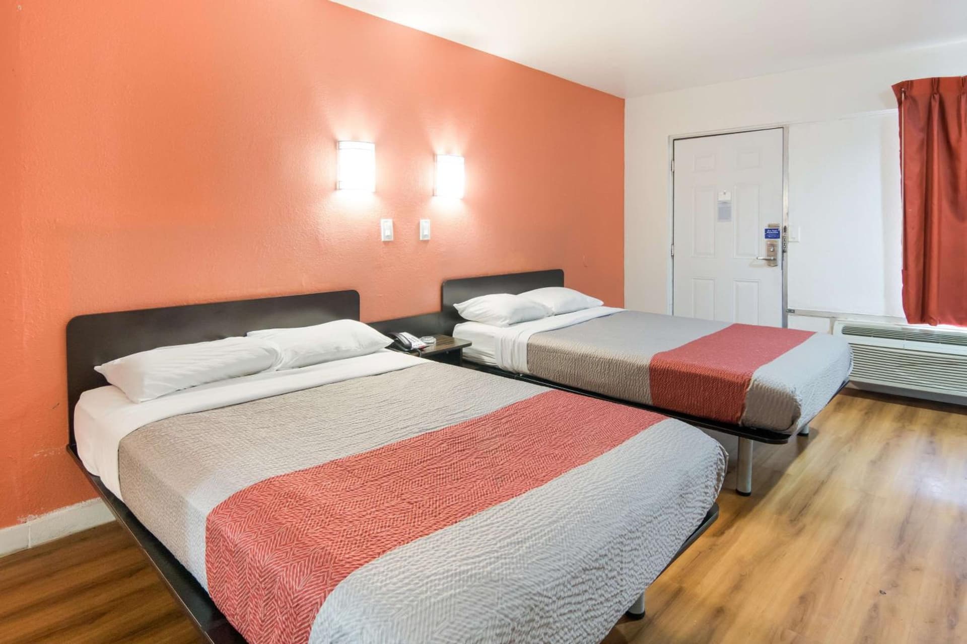 Motel 6-Fort Worth, TX - Seminary gallery photo in Fort Worth, TX — image 11