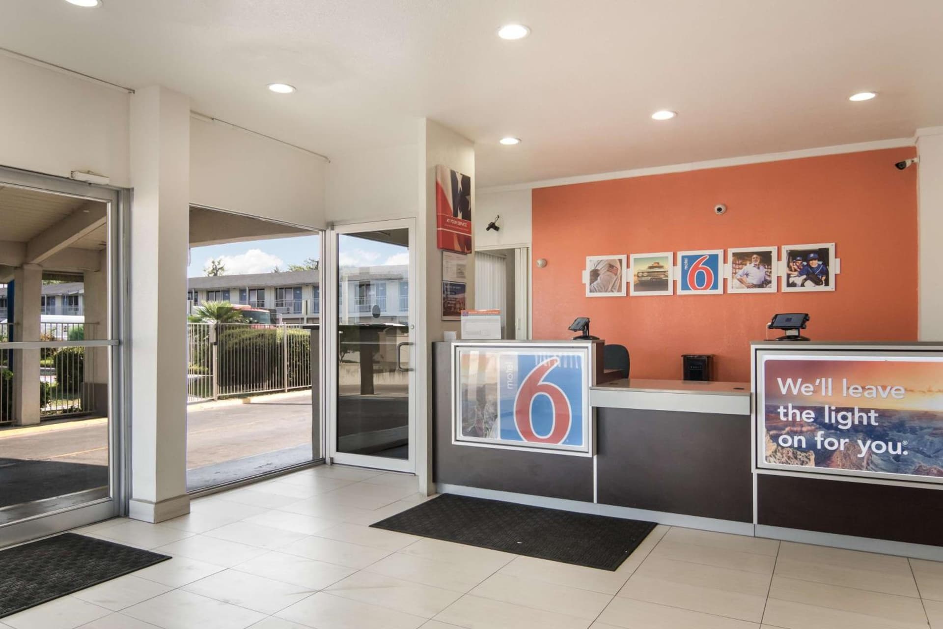 Motel 6-Fort Worth, TX - Seminary gallery photo in Fort Worth, TX — image 18