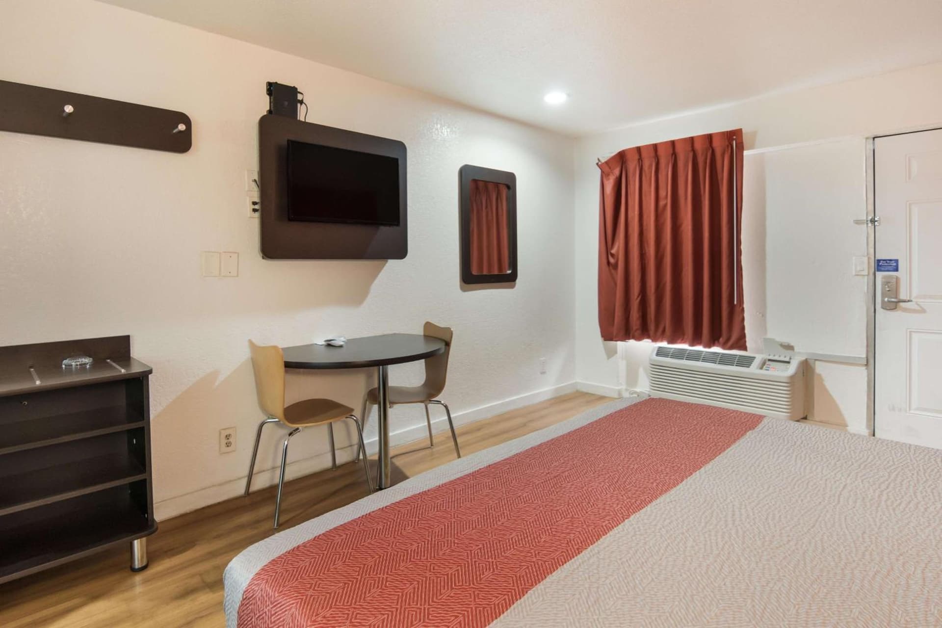 Motel 6-Fort Worth, TX - Seminary gallery photo in Fort Worth, TX — image 15