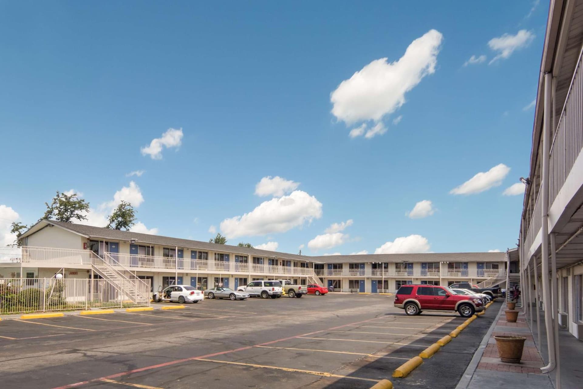 Motel 6-Fort Worth, TX - Seminary gallery photo in Fort Worth, TX — image 19