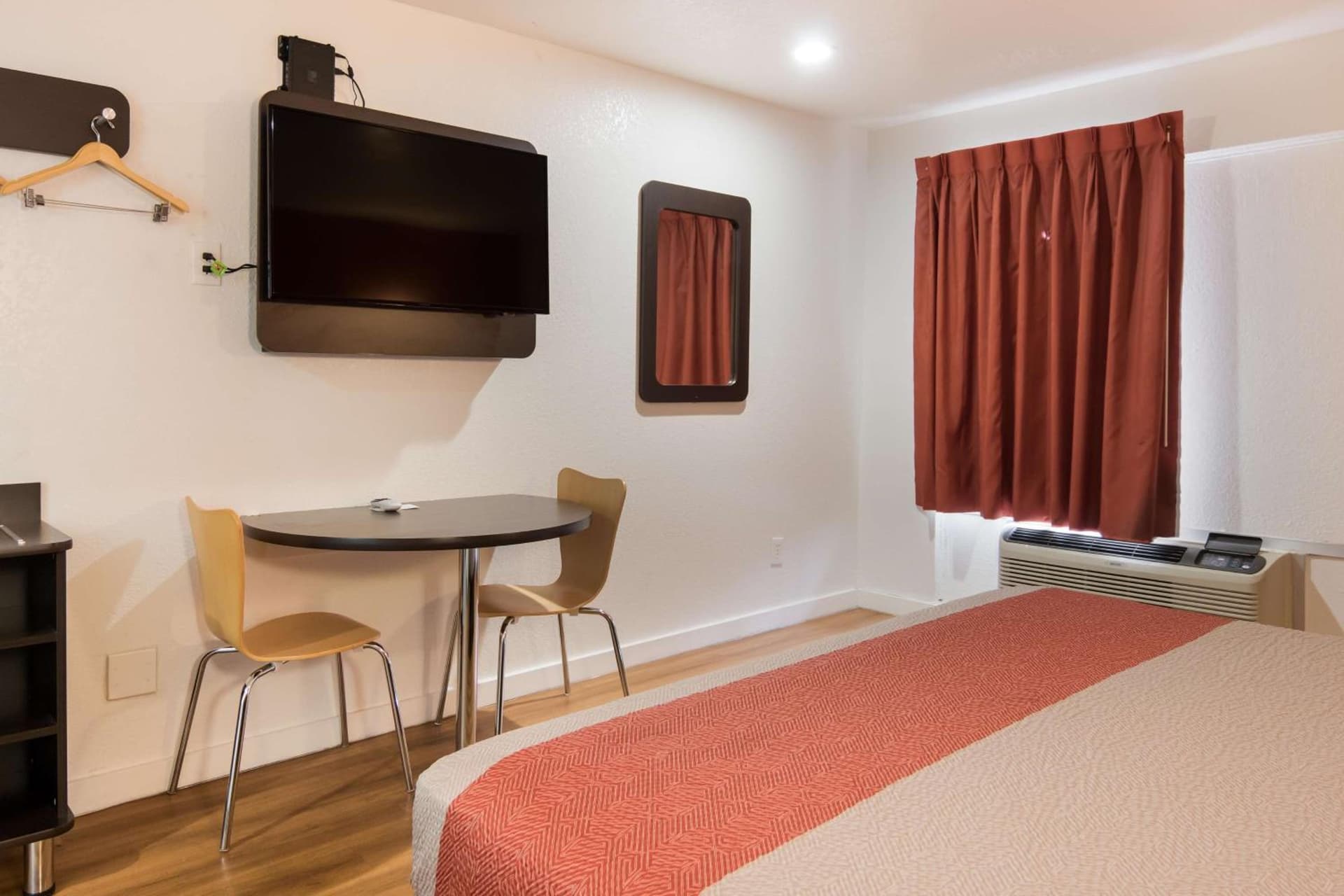 Motel 6-Fort Worth, TX - Seminary gallery photo in Fort Worth, TX — image 4