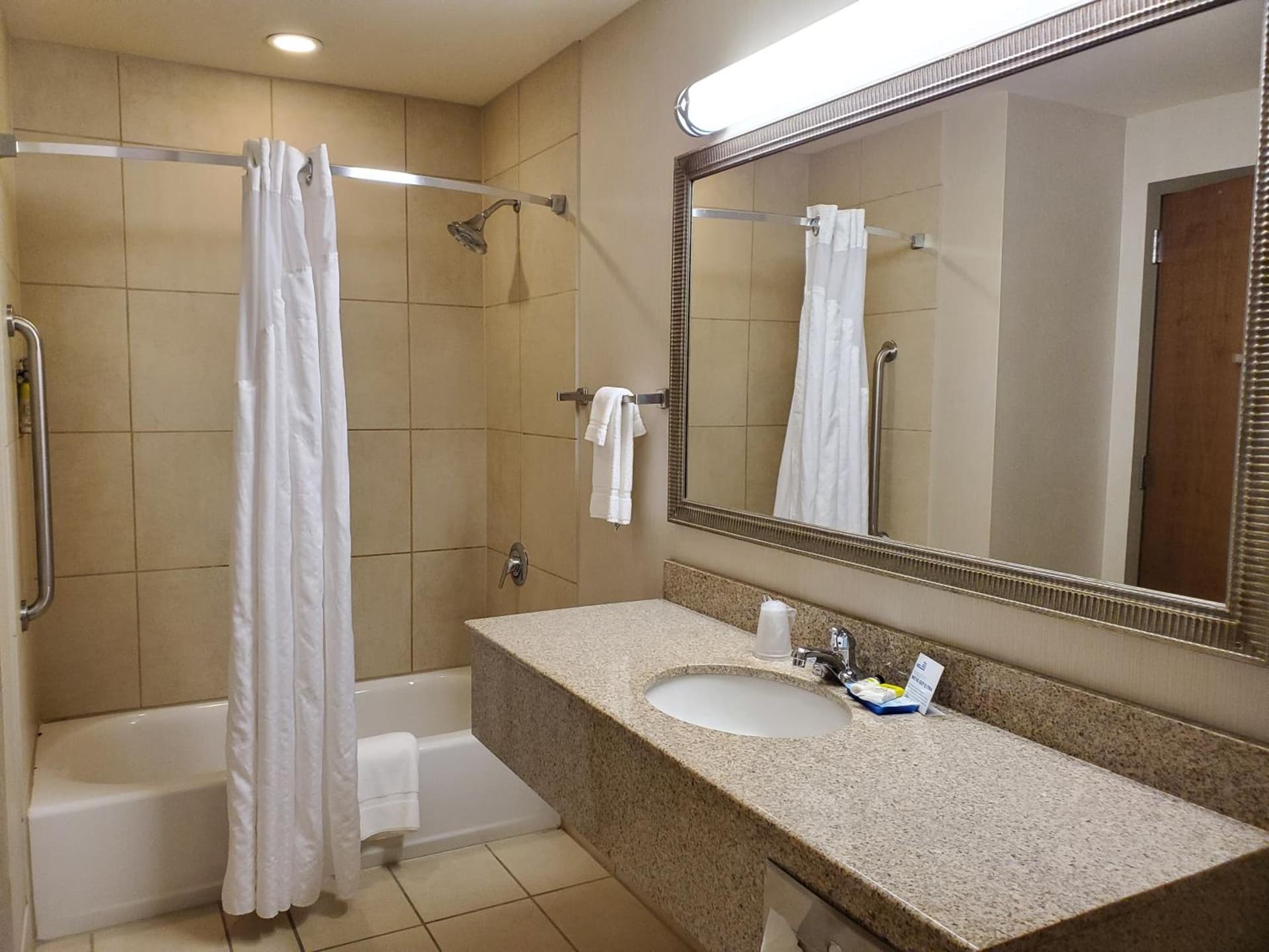 Holiday Inn Express Hotel & Suites Mankato East by IHG interior in Mankato, MN — gallery photo 2