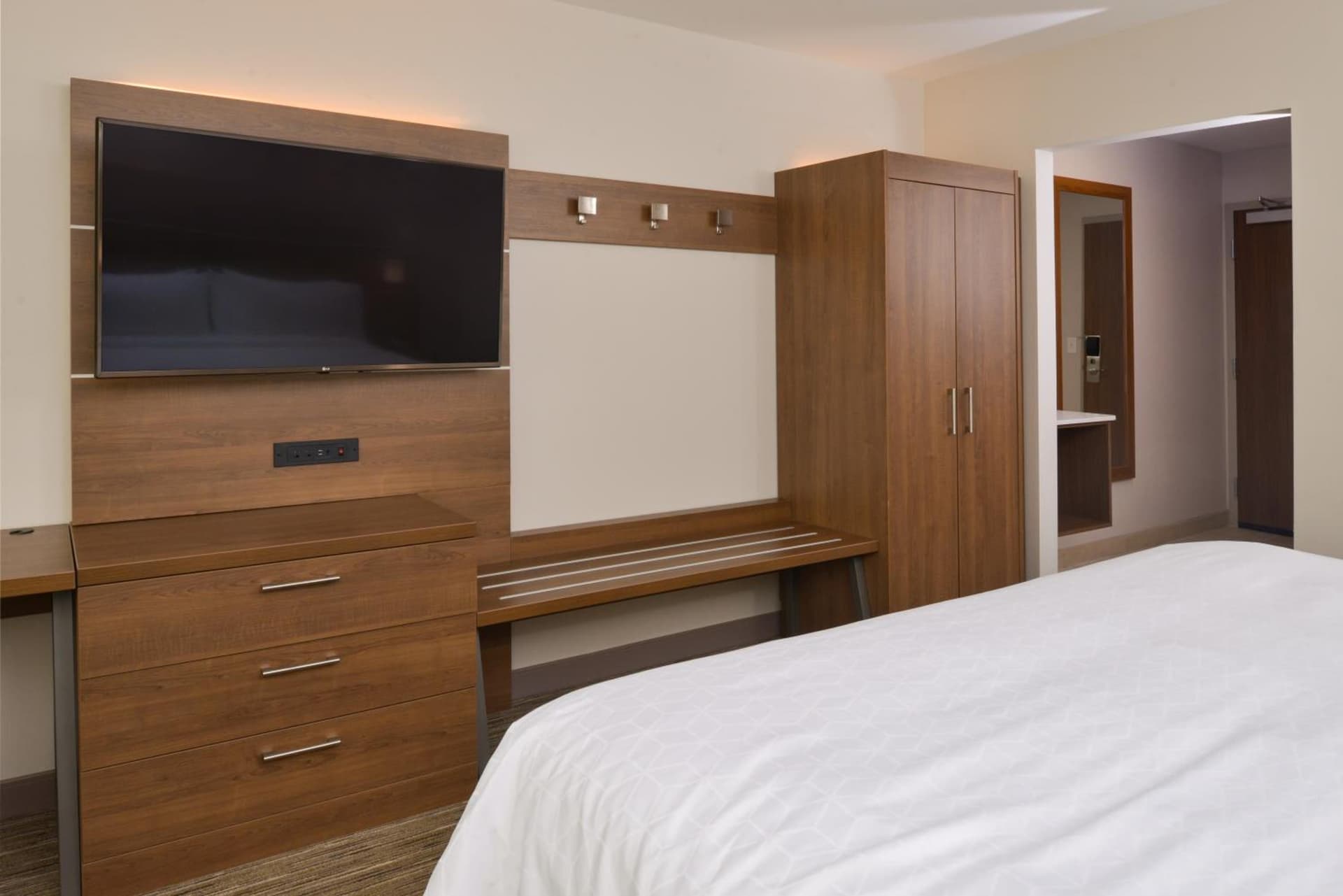 Holiday Inn Express & Suites - Ottumwa by IHG property views in Ottumwa, IA — gallery photo 3