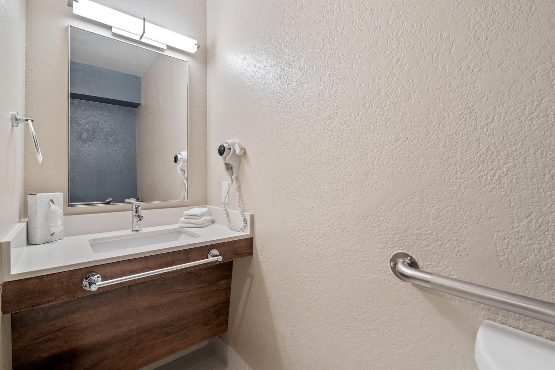 Extended Stay America Premier Suites - Seattle - Bellevue - Downtown gallery photo in Bellevue, WA — image 50