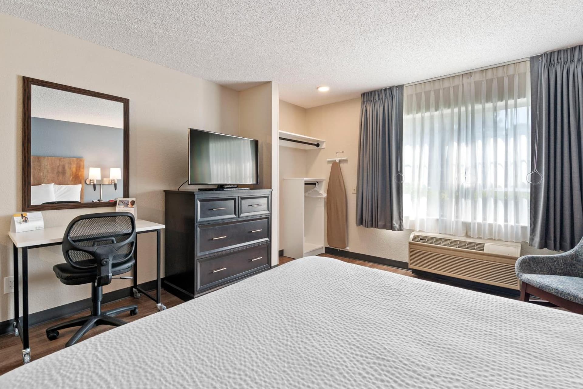 Extended Stay America Premier Suites - Seattle - Bellevue - Downtown gallery photo in Bellevue, WA — image 56