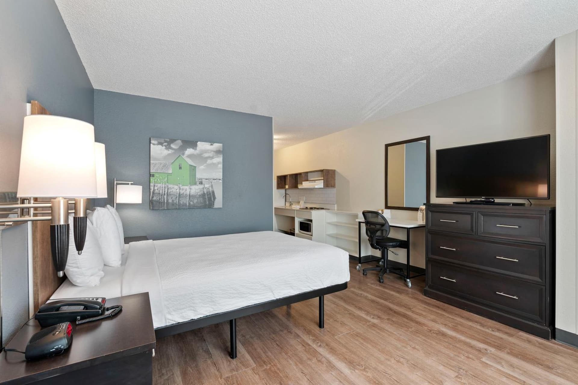 Extended Stay America Premier Suites - Seattle - Bellevue - Downtown interior in Bellevue, WA — gallery photo 2