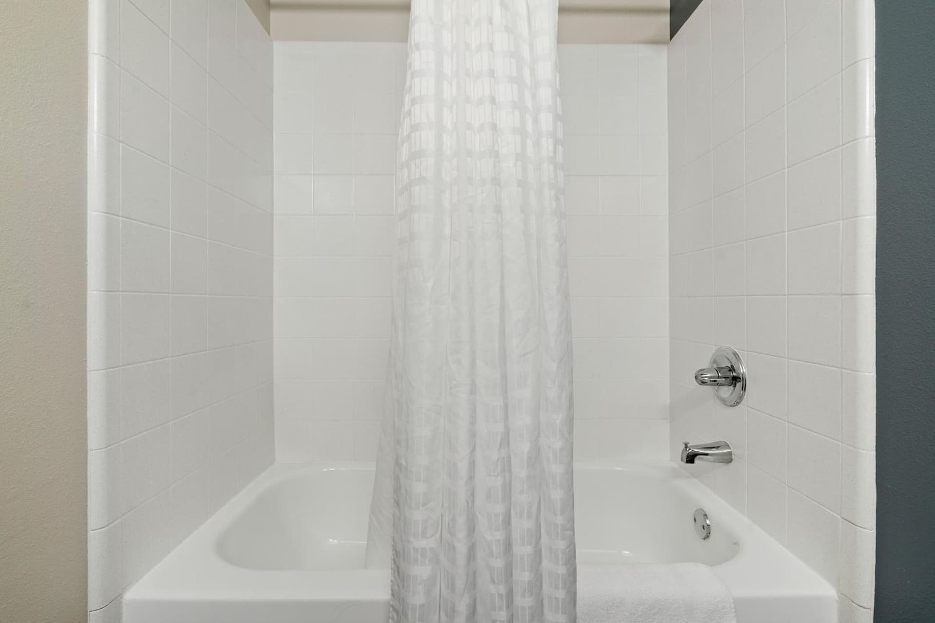Extended Stay America Suites - Seattle - Redmond gallery photo in Bellevue, WA — image 75