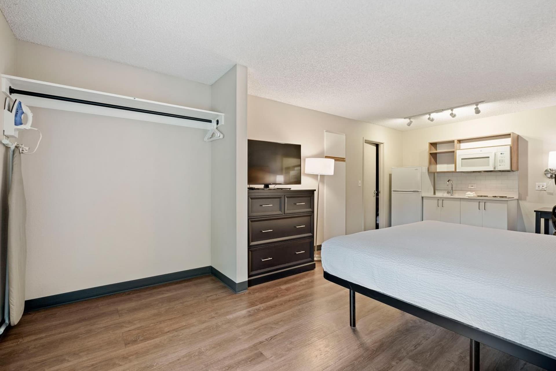 Extended Stay America Suites - Seattle - Redmond gallery photo in Bellevue, WA — image 66