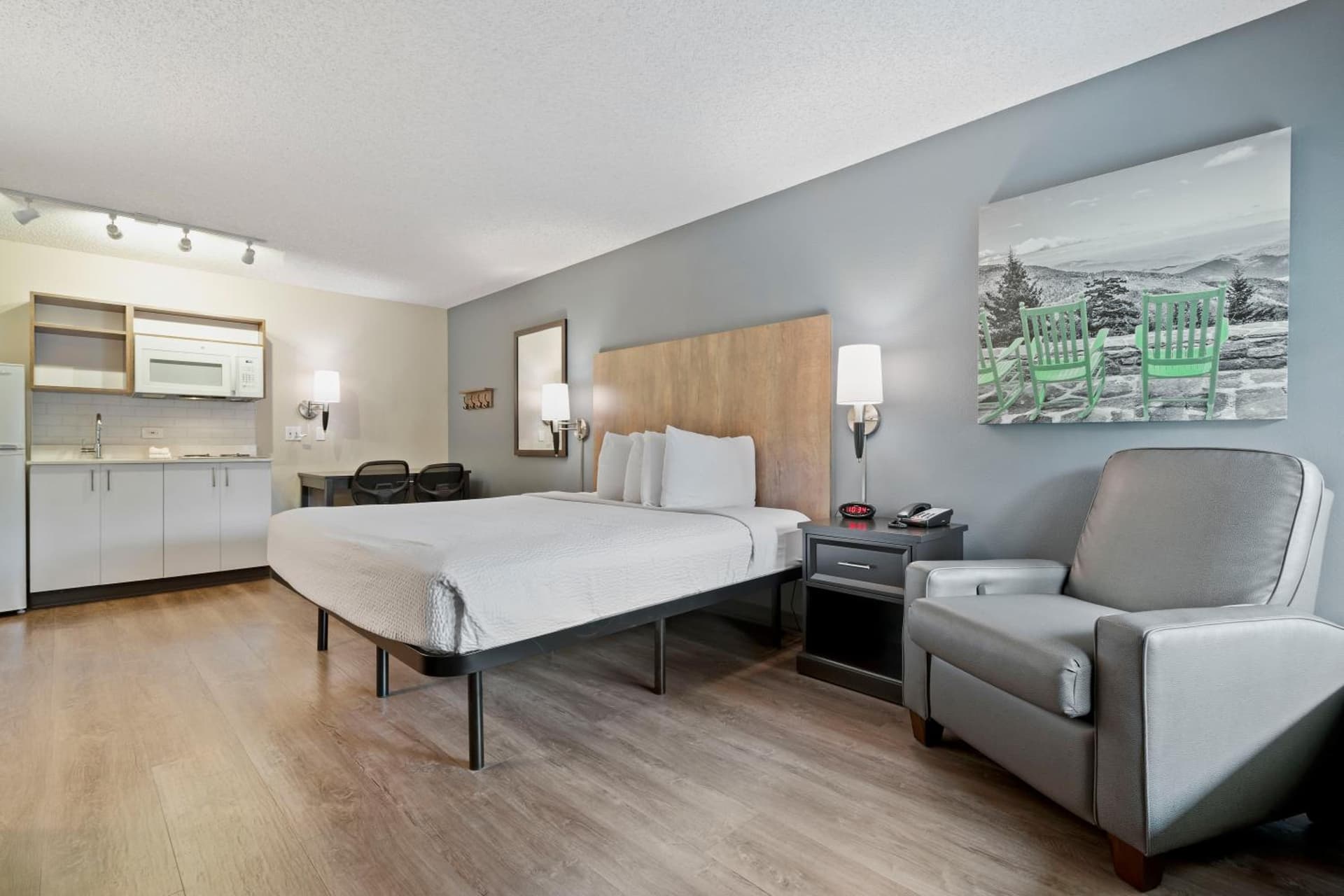 Extended Stay America Suites - Seattle - Redmond gallery photo in Bellevue, WA — image 19