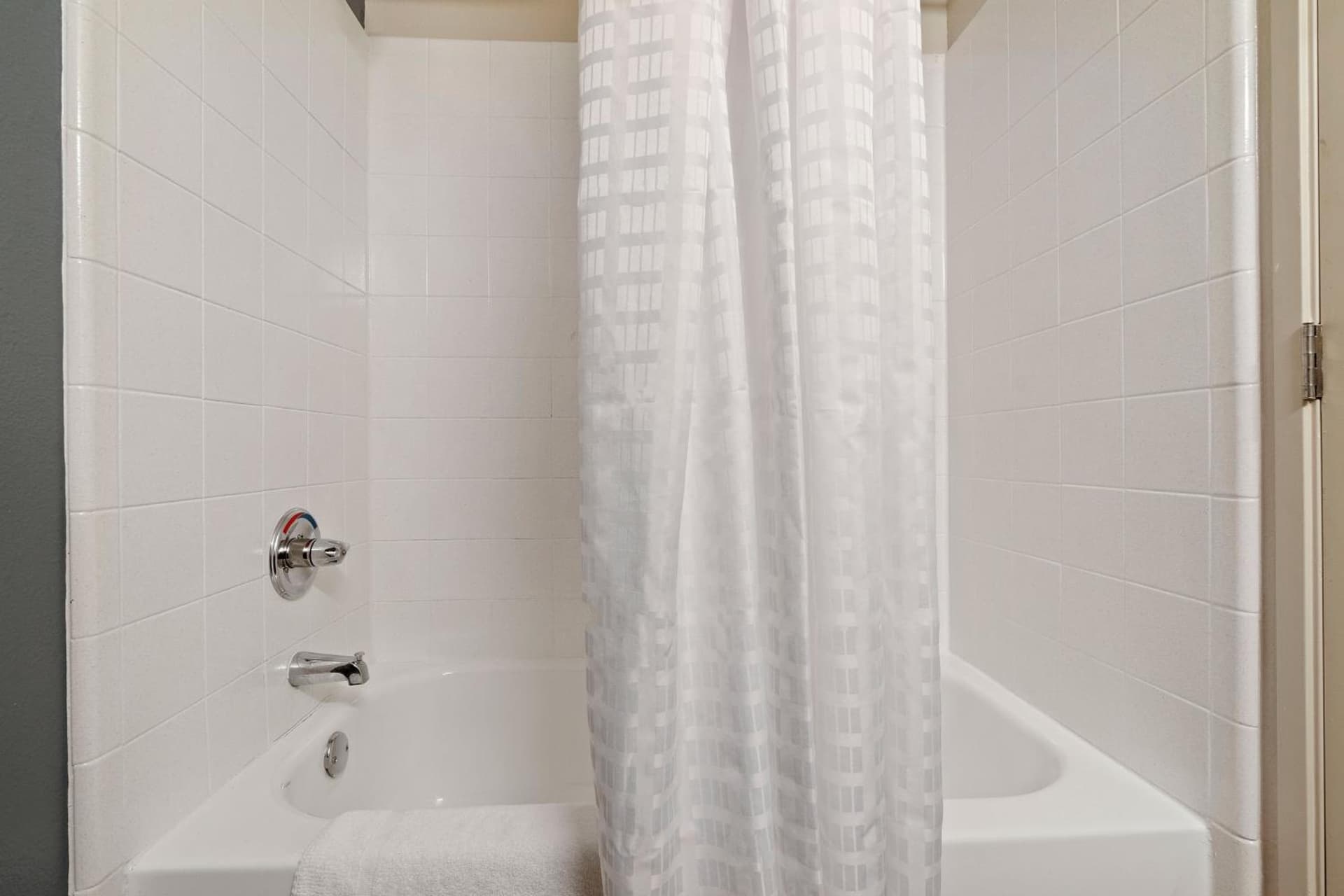 Extended Stay America Suites - Seattle - Redmond gallery photo in Bellevue, WA — image 33
