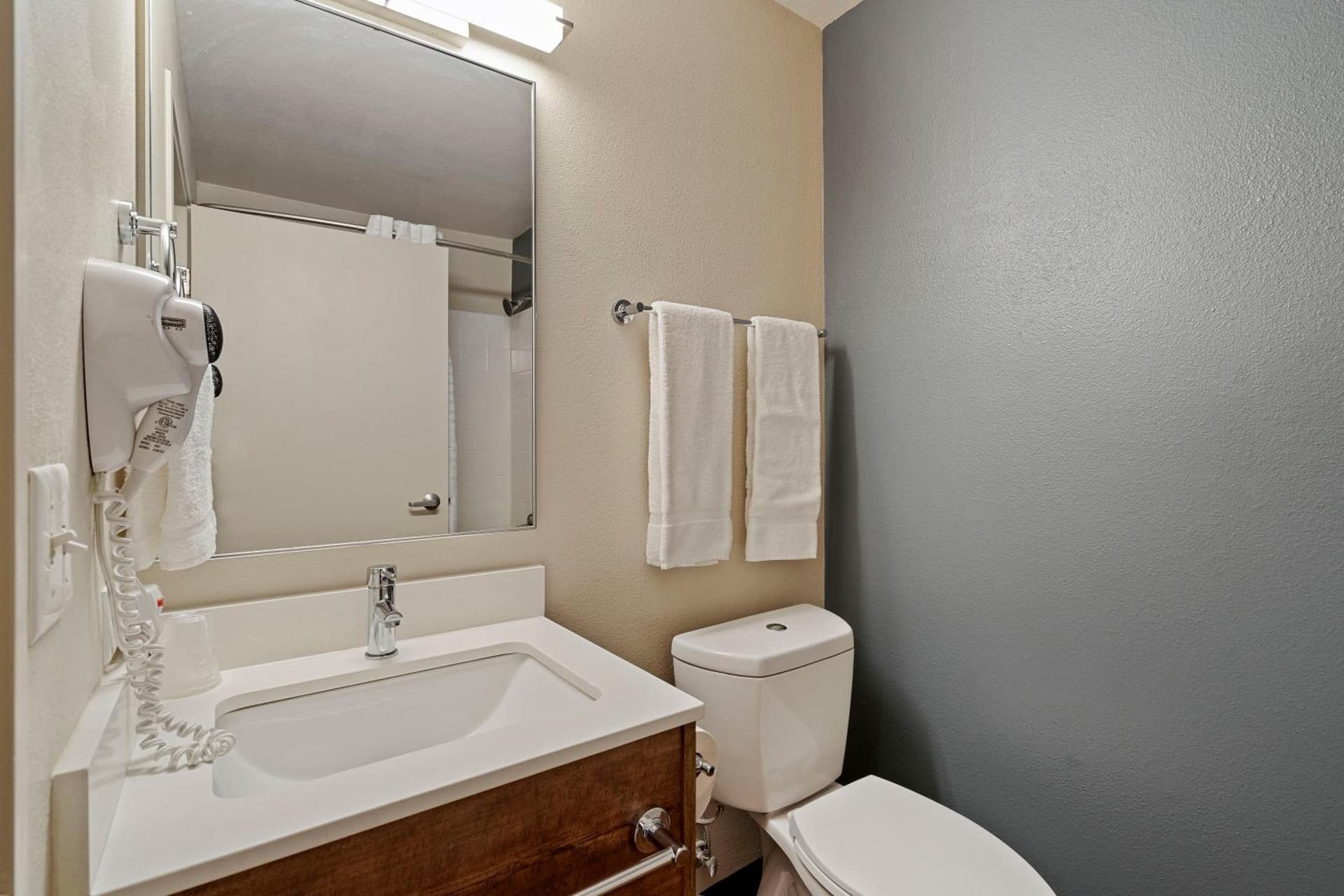 Extended Stay America Suites - Seattle - Redmond gallery photo in Bellevue, WA — image 4