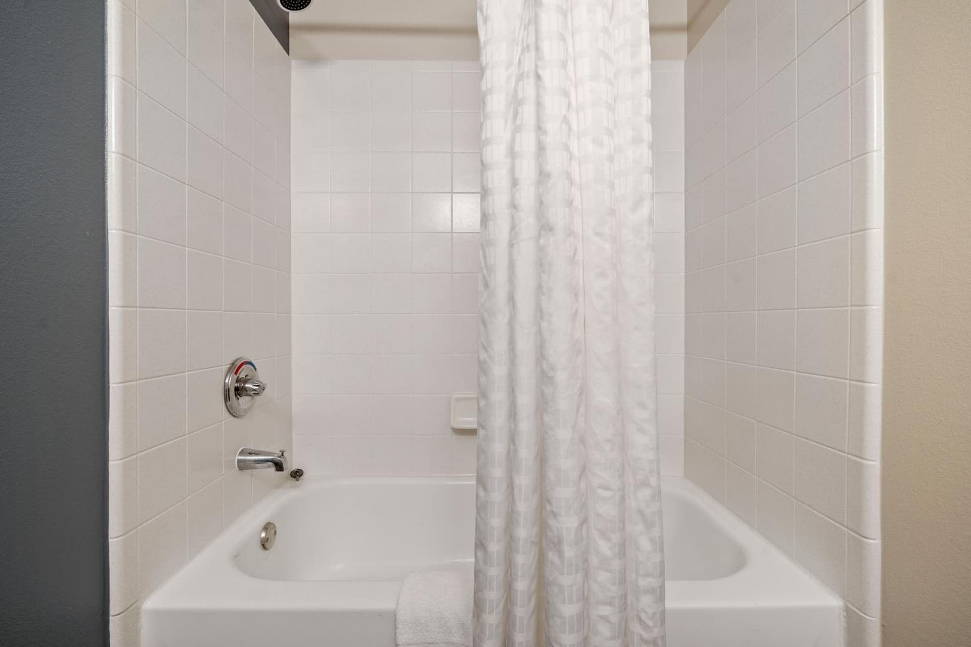 Extended Stay America Suites - Seattle - Redmond gallery photo in Bellevue, WA — image 35
