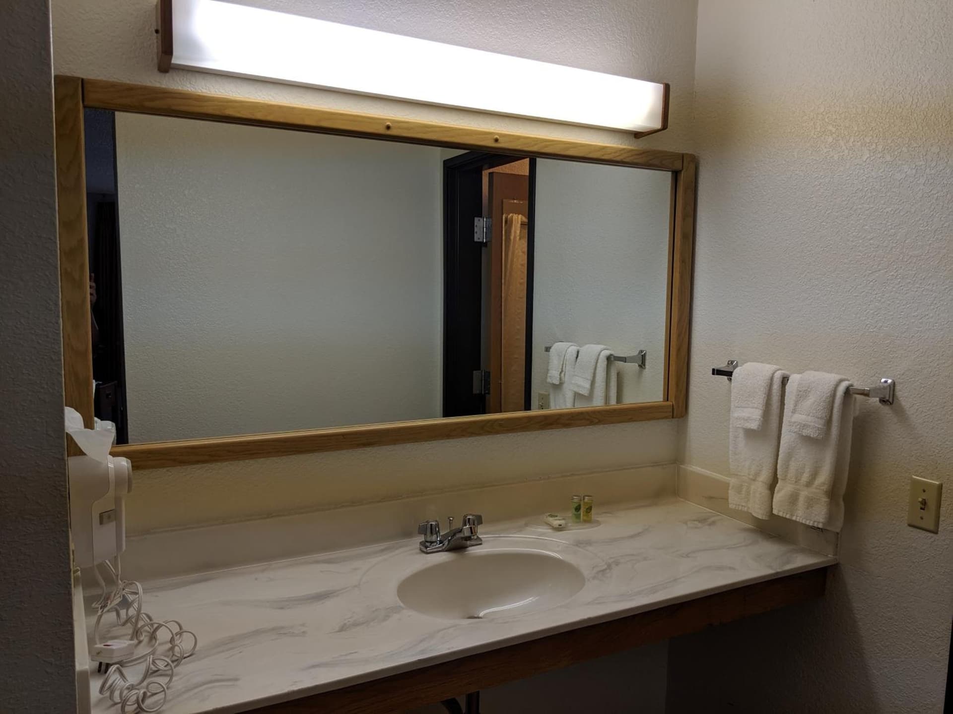 Boarders Inn and Suites by Cobblestone Hotels - Ripon interior in Ripon, WI — gallery photo 2