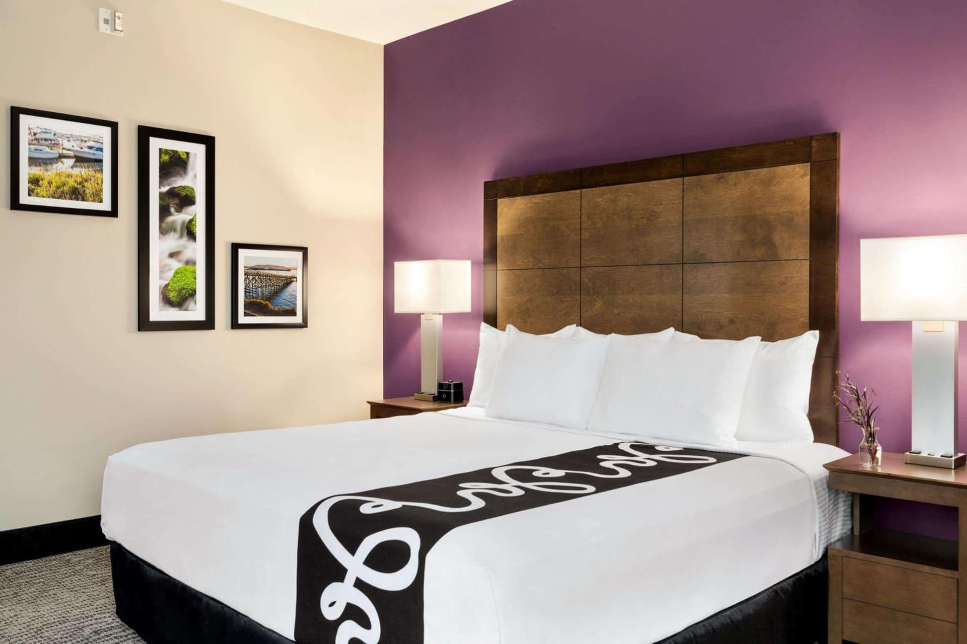 La Quinta Inn & Suites by Wyndham Burlington interior in Burlington, WA — gallery photo 2