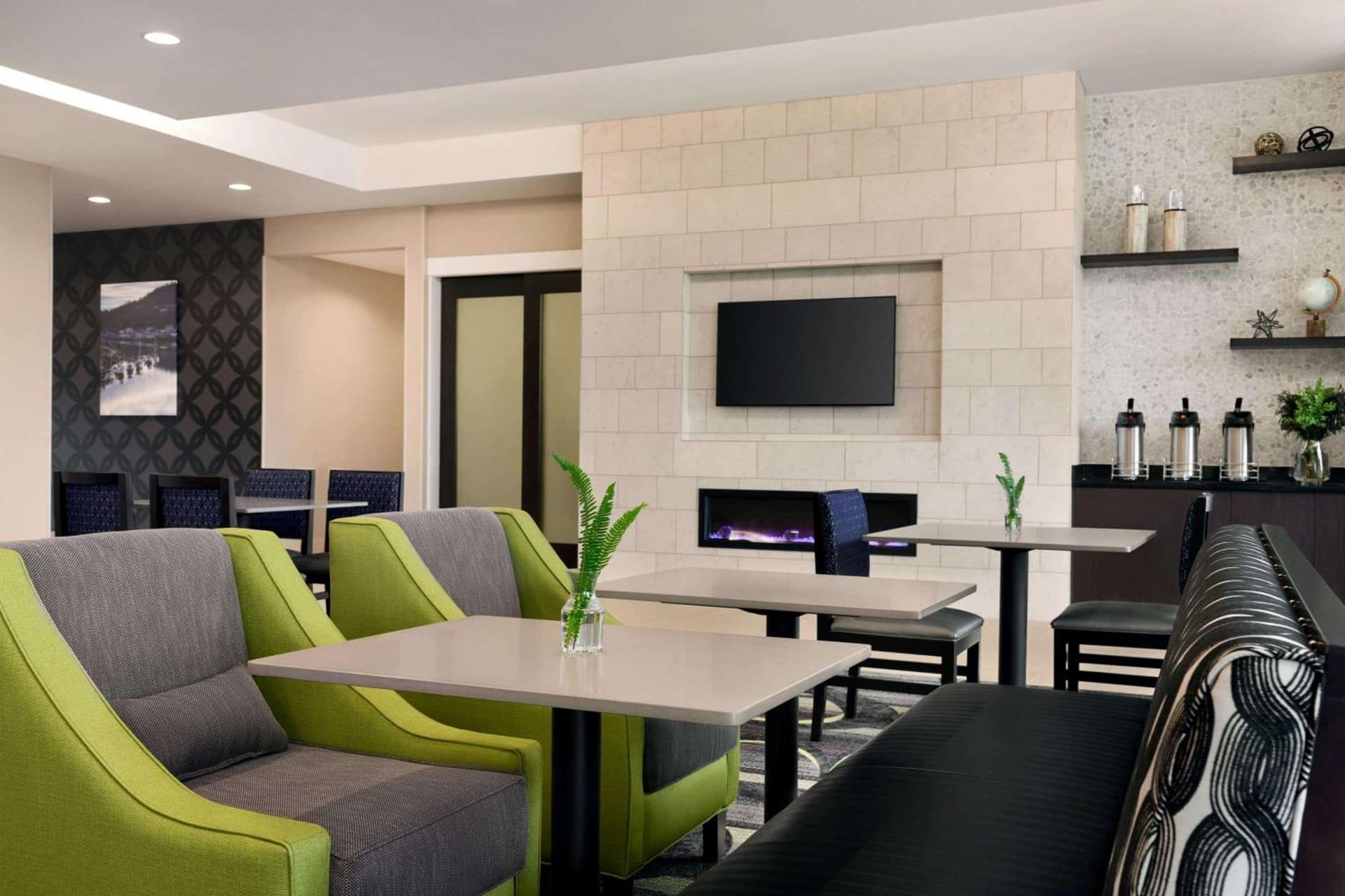 La Quinta Inn & Suites by Wyndham Burlington property views in Burlington, WA — gallery photo 3