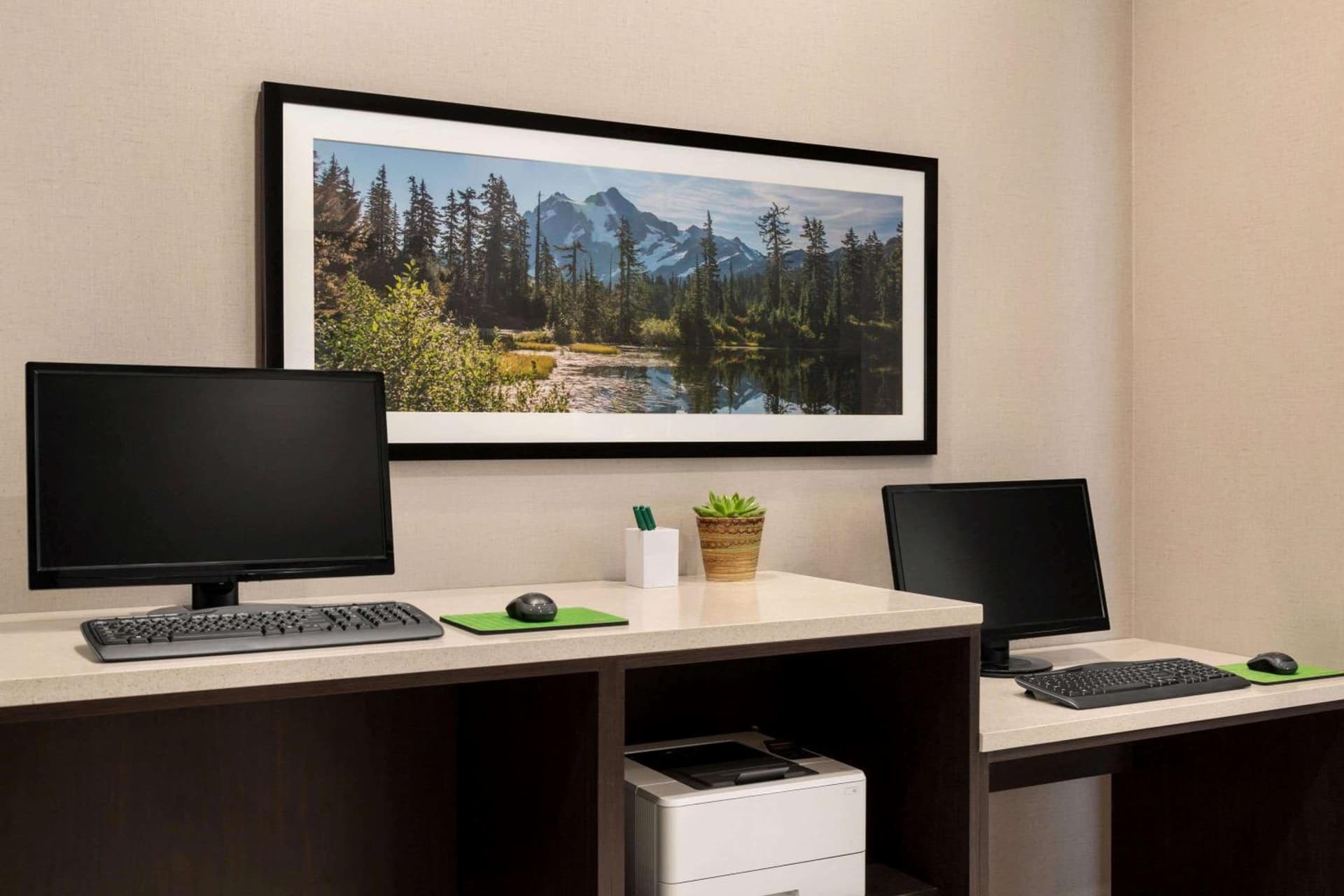 La Quinta Inn & Suites by Wyndham Burlington gallery photo in Burlington, WA — image 5