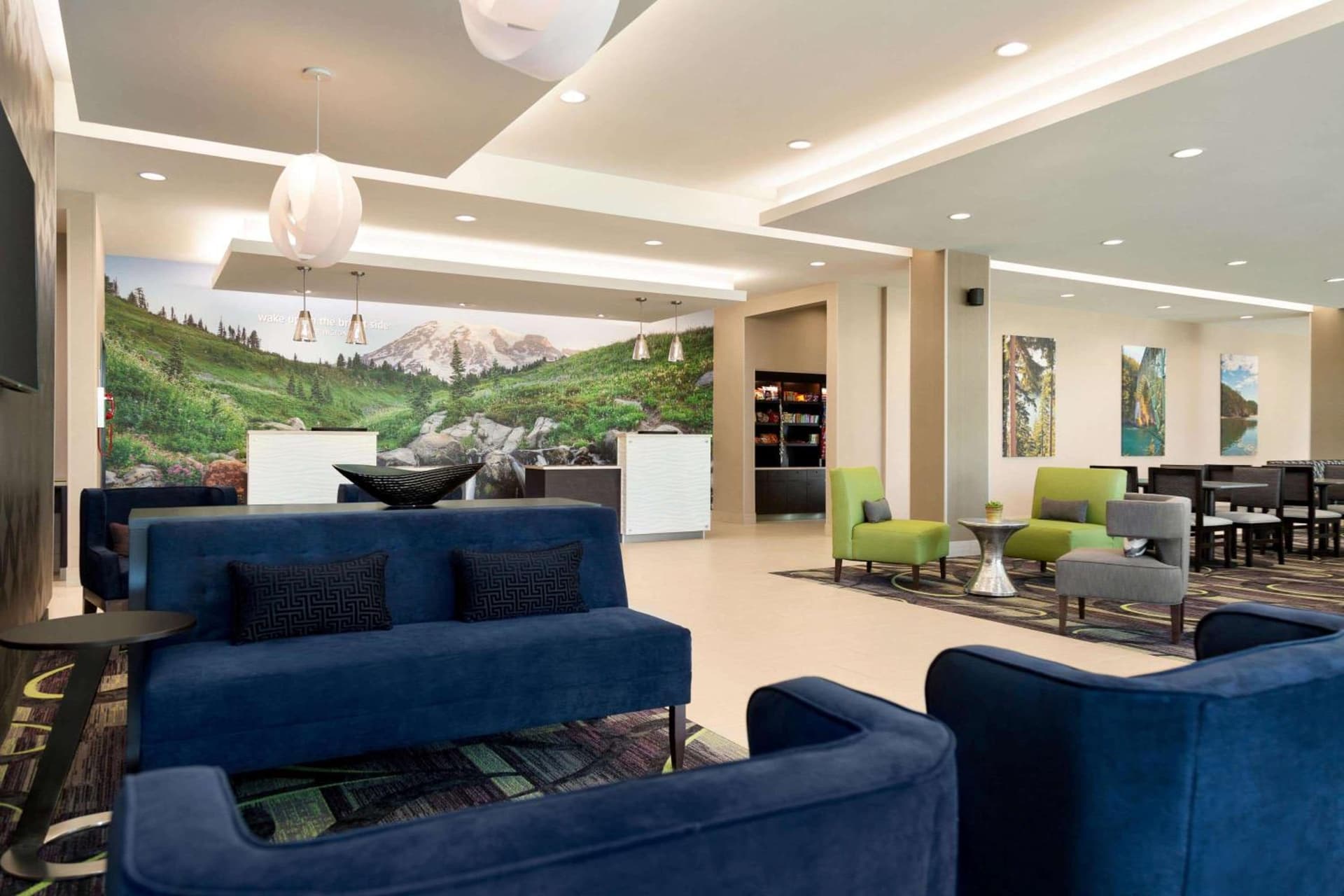 La Quinta Inn & Suites by Wyndham Burlington gallery photo in Burlington, WA — image 6