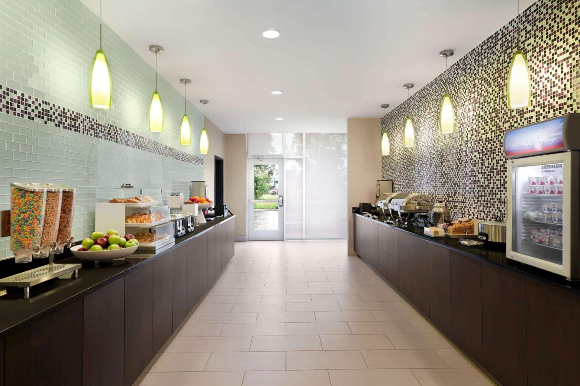 La Quinta Inn & Suites by Wyndham Burlington gallery photo in Burlington, WA — image 8