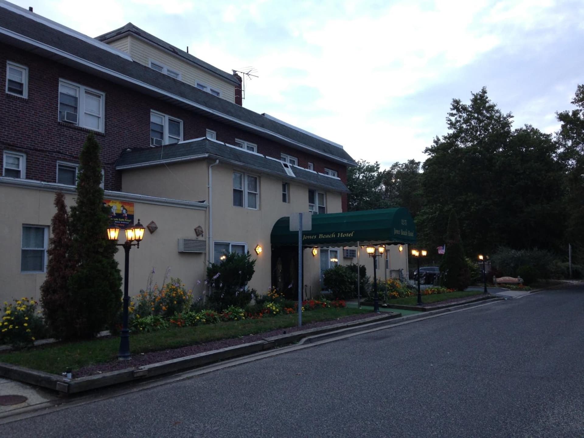 Jones Beach Hotel featured exterior or lobby in Wantagh, NY — similar hotel