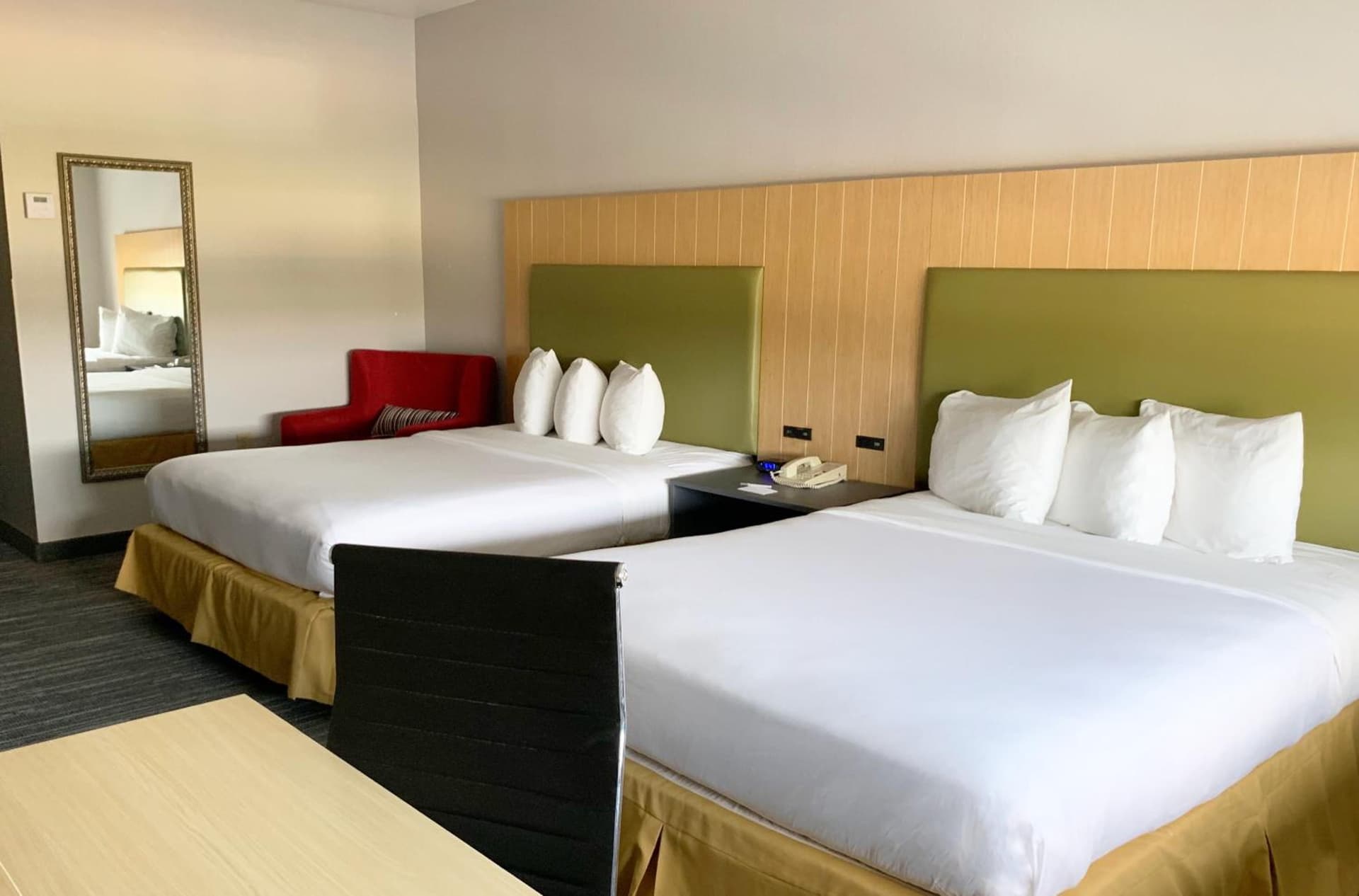 Country Inn & Suites by Radisson, Fort Worth West l-30 NAS JRB gallery photo in Fort Worth, TX — image 43