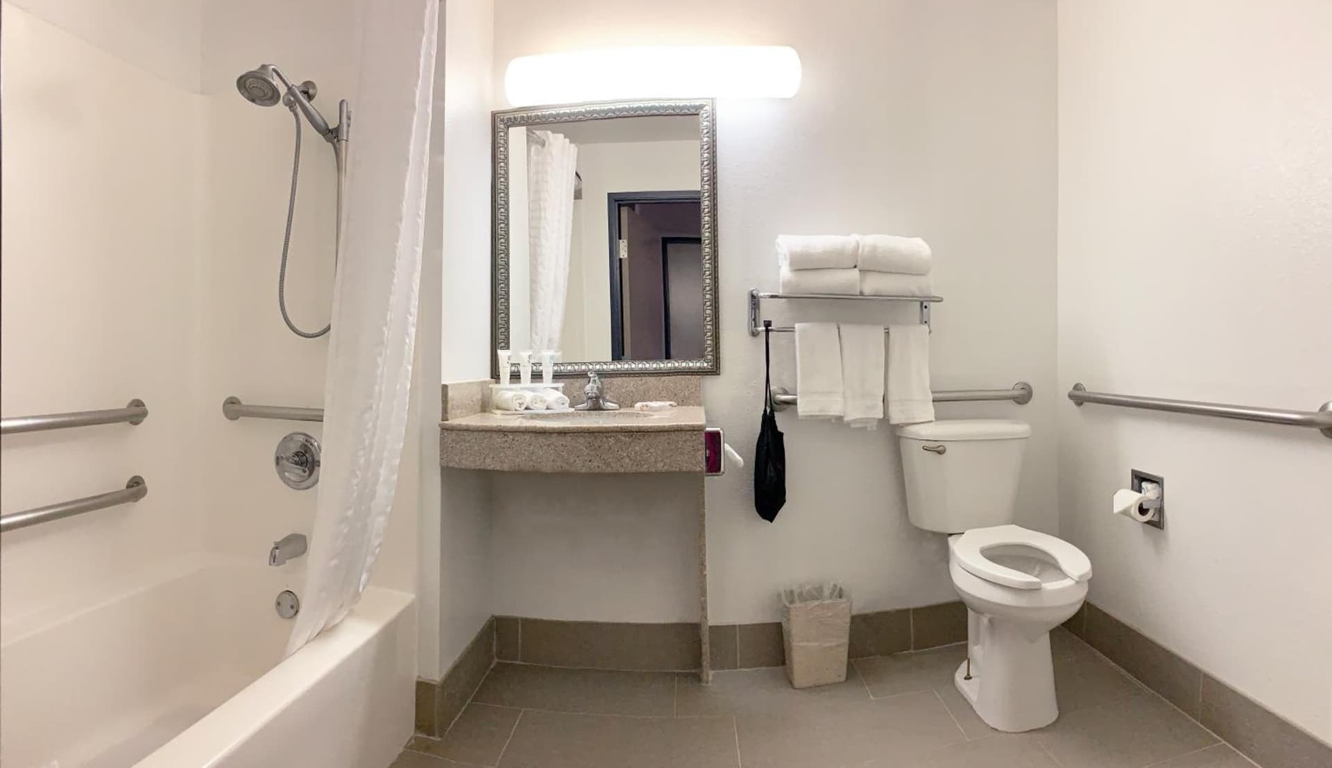 Country Inn & Suites by Radisson, Fort Worth West l-30 NAS JRB gallery photo in Fort Worth, TX — image 46