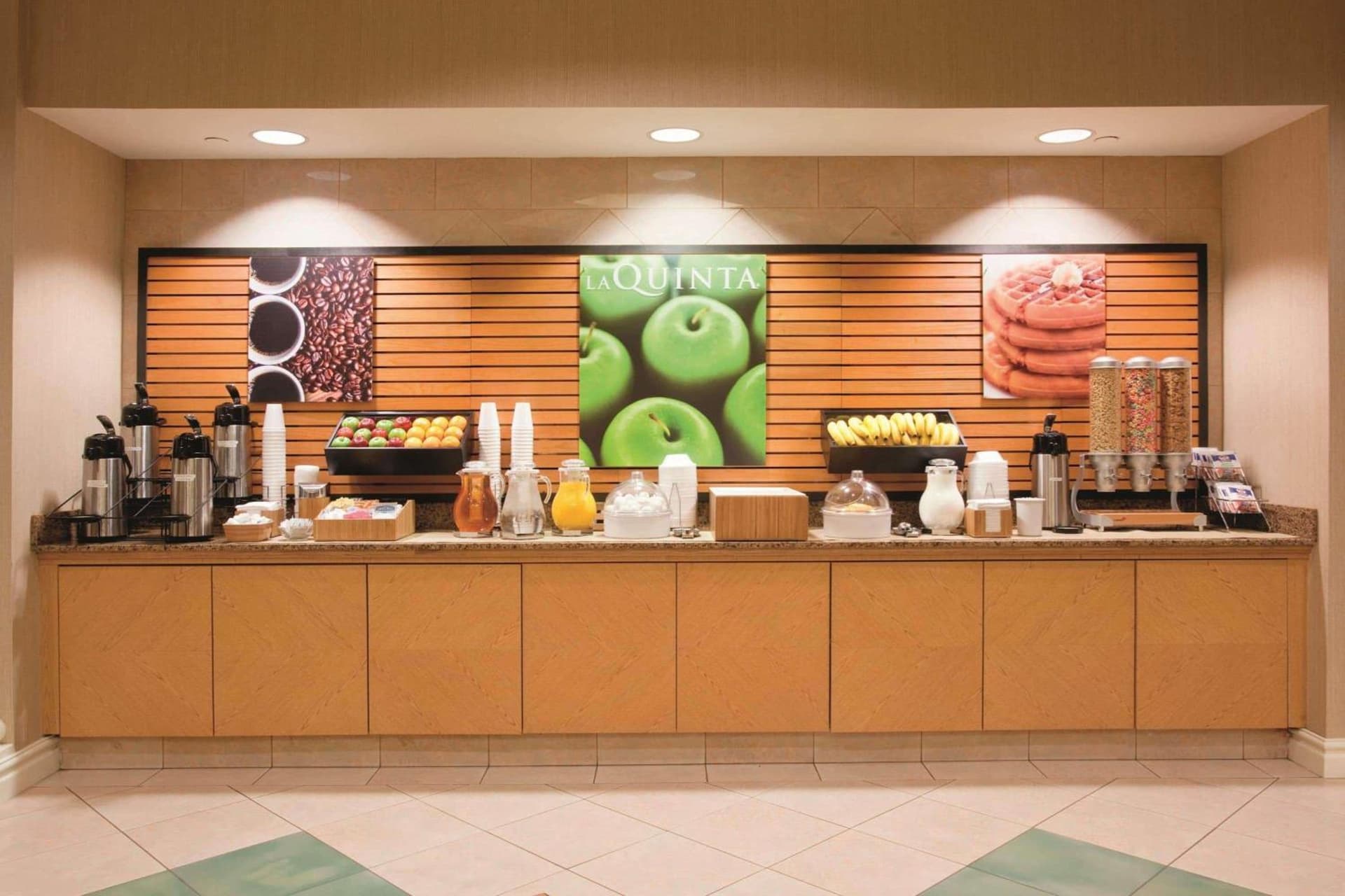 La Quinta Inn & Suites by Wyndham Colorado Springs South AP gallery photo in Colorado Springs, CO — image 47